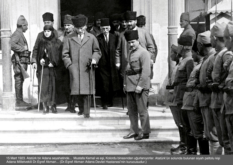M.Kemal Paşa ve eşi Latife Hanım, Adana'da, 15 Mart 1923 (Kaynak: http://adanamuzesi.gov.tr)
