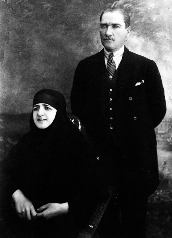 Latife Hanım ve eşi Mustafa Kemal Paşa, 1923(?).
