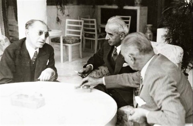 Dışişleri Bakanı Tevfik Rüştü Aras, Başbakan İsmet İnönü ve Cumhurbaşkanı Atatürk. (1937)
