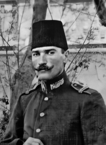 Mustafa Kemal, Trablusgarp'ta Sancak Kumandanı İbrahim Paşa ile birlikte, 26 Eylül 1908.