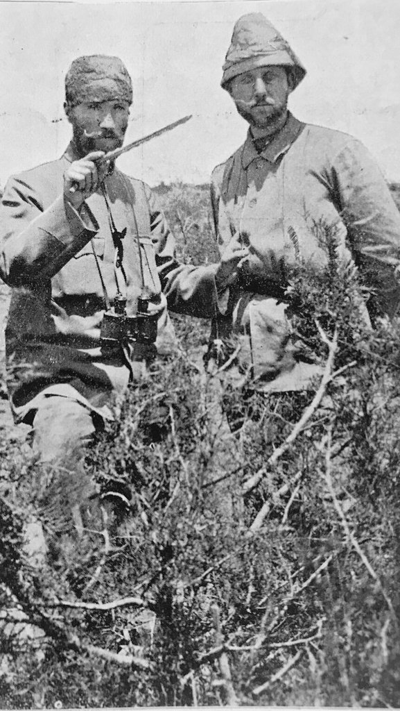 İki Selanikli dost: Binbaşı Mustafa Kemal Bey ve Süvari Mülazımı Ahmet Fuat (Bulca) Bey (Trablusgarp, 1911).