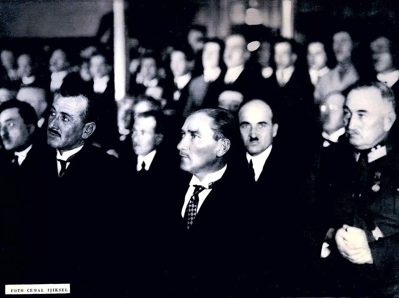 Cemal Işıksel'in objektifinden: Atatürk, Ankara Hukuk Fakültesi'nin açılışında (5 Kasım 1925).